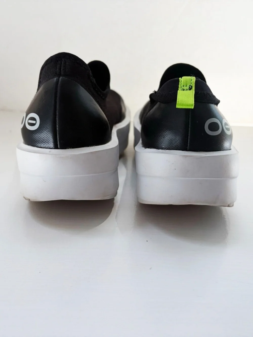 Oofos OOmg eeZee Low Recovery Slip-on Shoes, Size 6